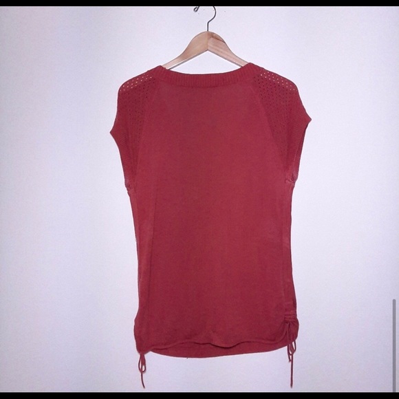 📌2/$20📌 DKNY Coral Red V-neck Sleeveless Sweater - Picture 4 of 4